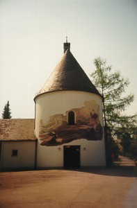 Foto der Friedhofskapelle im neuen Haunstetter Friedhof